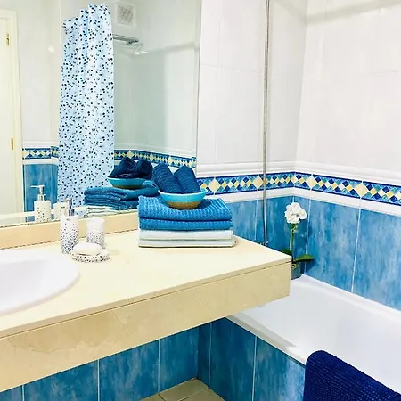 Beautiful 1- Large Bedroom Garden Flat Free Wifi *