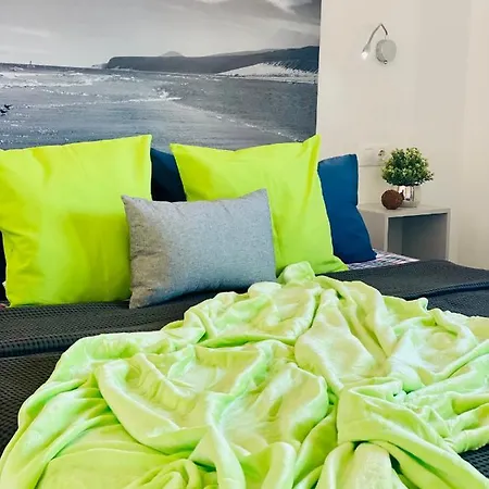 Beautiful 1- Large Bedroom Garden Flat Free Wifi Διαμέρισμα Κοραλέχο